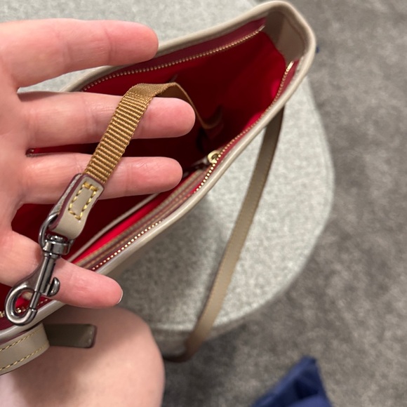 NWT - Dooney & Bourke beautiful Florentine leather - Picture 12 of 13